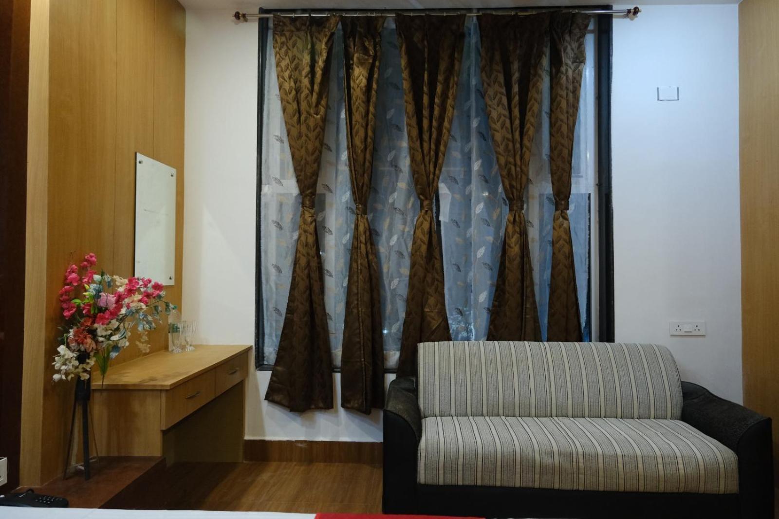 Hotel Golden Continental Deoghar Exterior foto